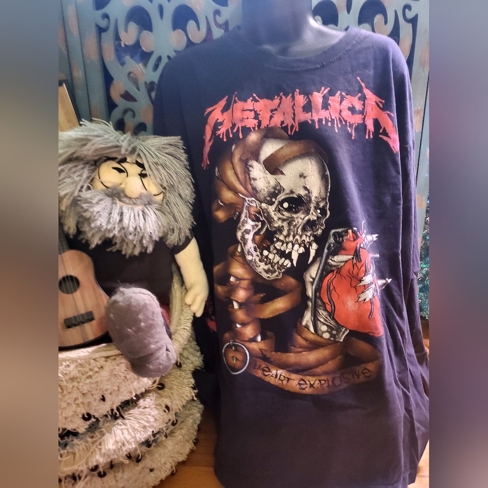 The Roxx Men's XL black long sleeve Metallica "Heart Explosive" crewneck shirt